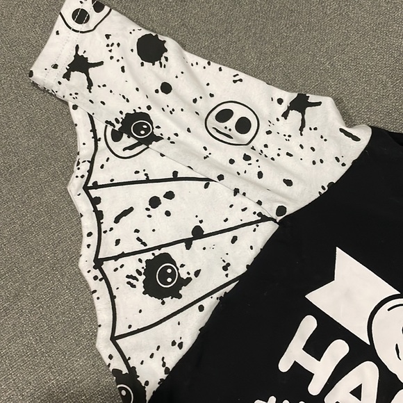 Black and White Halloween outfit Hand Some LITTLE MONSTER 80/12 months Bat - Picture 3 of 12